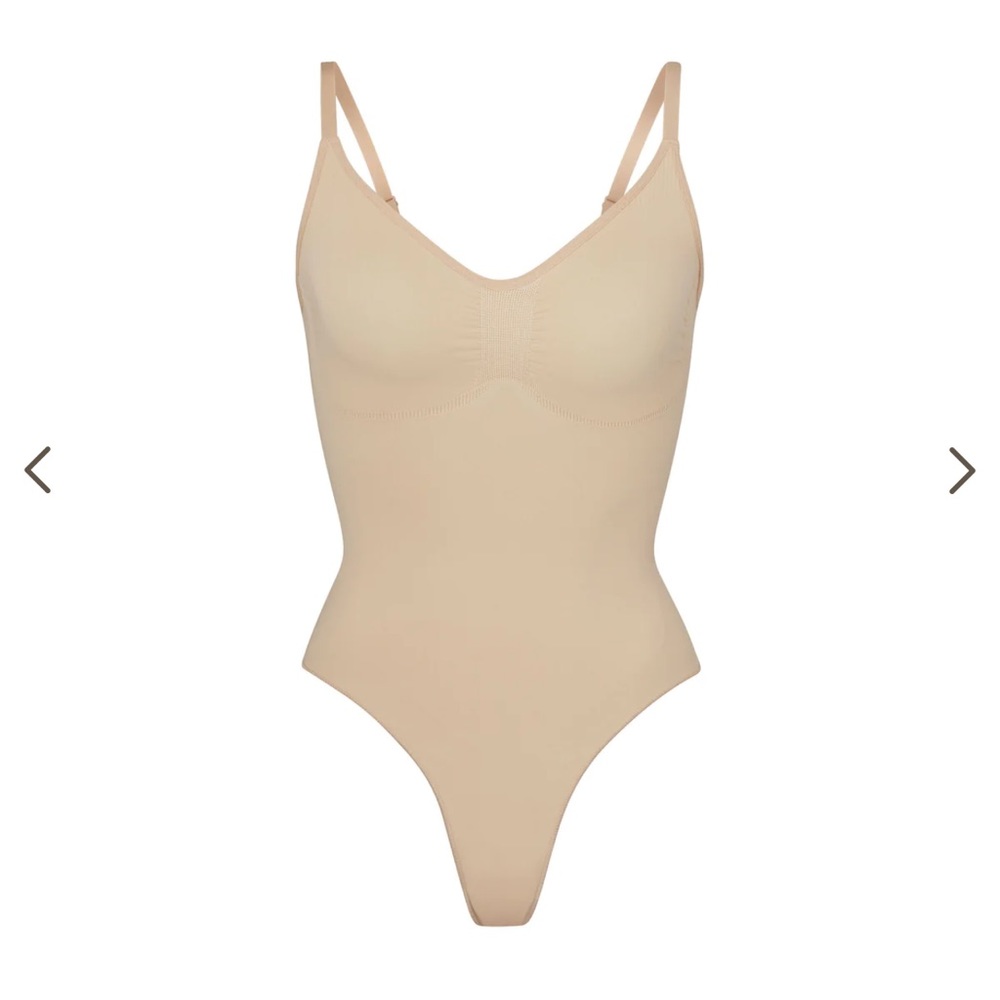 SKIMS
Shapewear Bodysuits seamless sculpting
THONG BODYSUIT